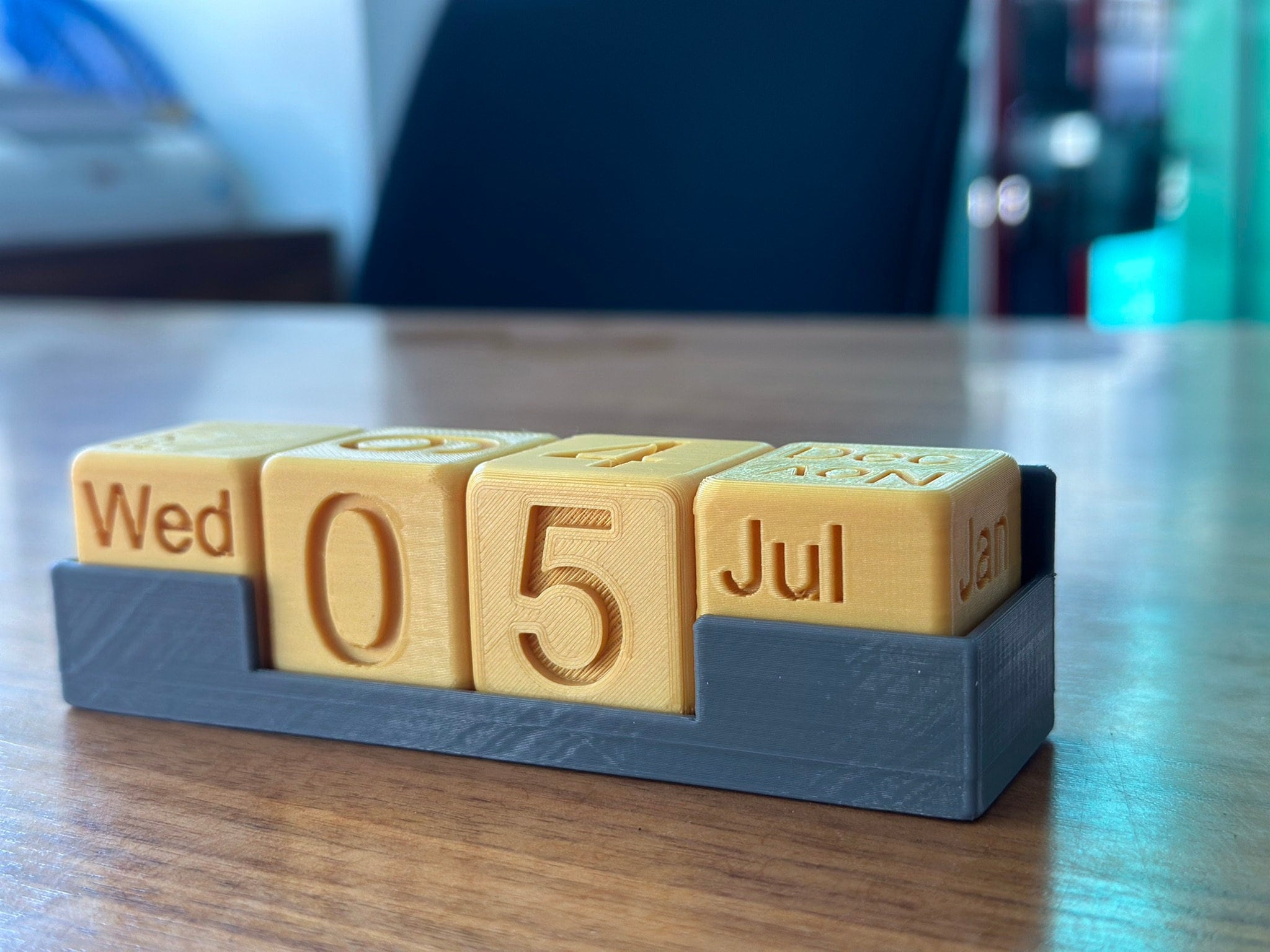 YUUFUU Wooden Perpetual Desk Calendar Blocks, Cute Desk