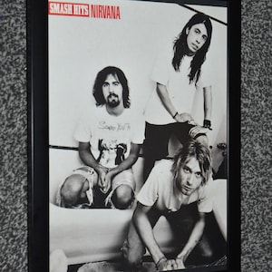 Póster original enmarcado de NIRVANA, banda de Kurt Cobain, estilo vintage de los años 80.