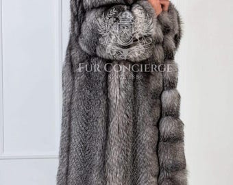 贅沢なファーフード付きスカンジナビア産シルバーフォックスファー