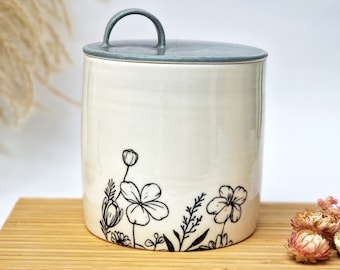 Pot avec couvercle en porcelaine blanche - récipient avec couvercle en céramique fait main | Art fonctionnel pour la maison | Récipient en céramique unique | Art jeté à la roue