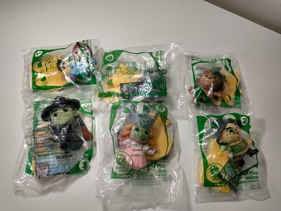 洋書 McDonald's Happy Meal Toys Amazon.com: McDonald's® Happy Meal® Toys Around the World