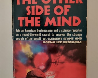 Libro de bolsillo sobre ocultismo de 1967