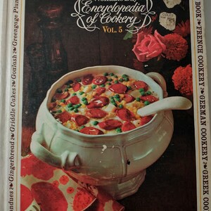 1966 Vintage Woman&#39;s Day Cookbook