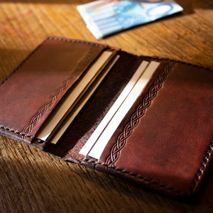 "Nordmanni" leather card holder / Entirely handmade / Natural vegetable-tanned leather