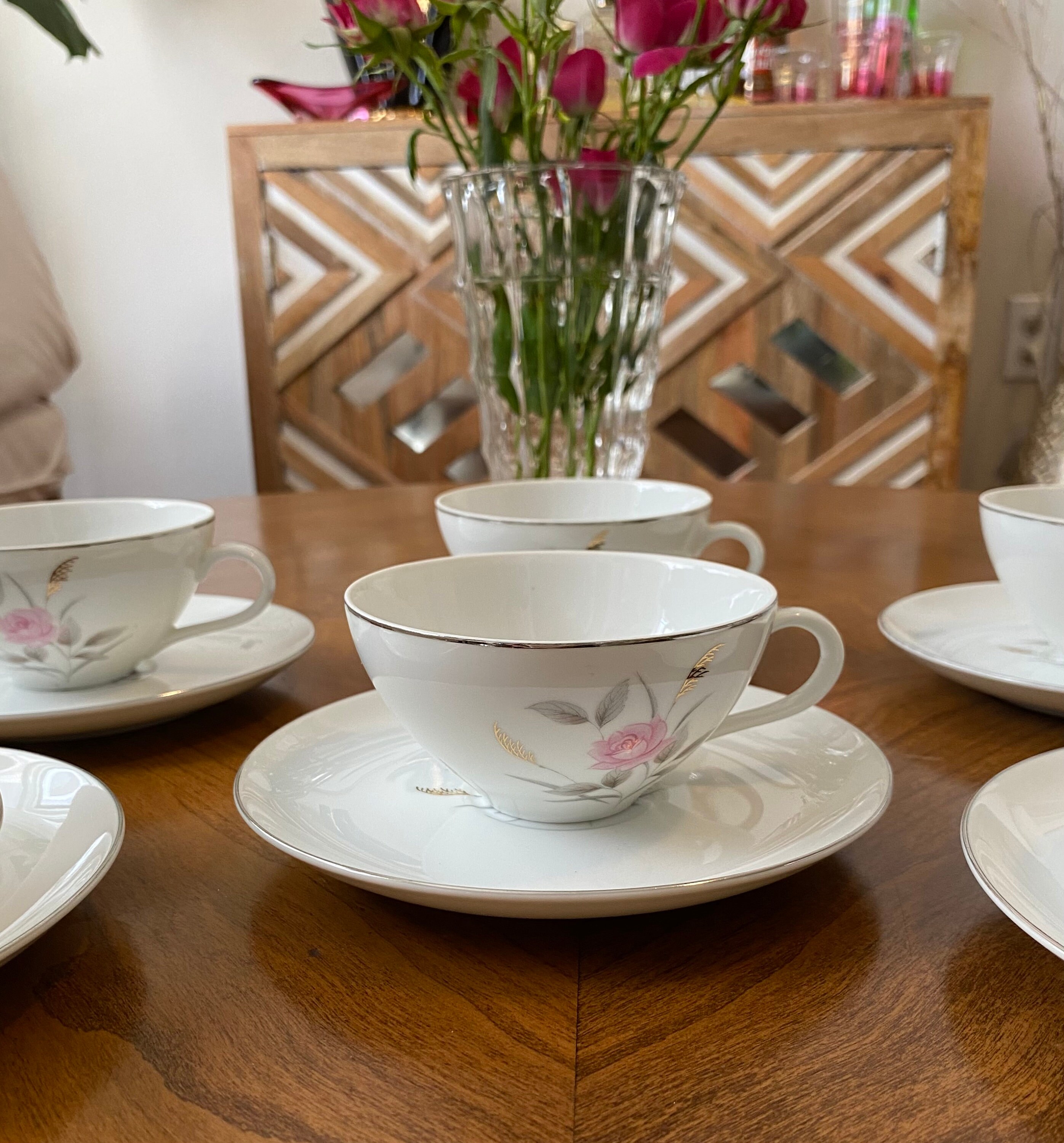 Hakusan Fine China of Japan, Coffee/tea Cups and Saucers