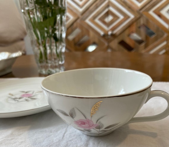 Hakusan Fine China of Japan, Coffee/tea Cups and Saucers