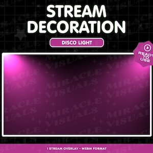 Op de afbeelding: Een roze en witte stream overlay met een disco-lichteffect. De overlay heeft de tekst "STREAM DECORATION" en "DISCO LIGHT" in groene tekst. De overlay heeft ook de tekst "READY TO USE" in een roze cirkel met een afspeelknop-icoon.