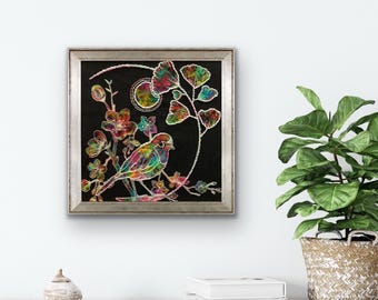 Handgemaakt textielborduurwerk, abstract kunstwerk met vogelmotief.
