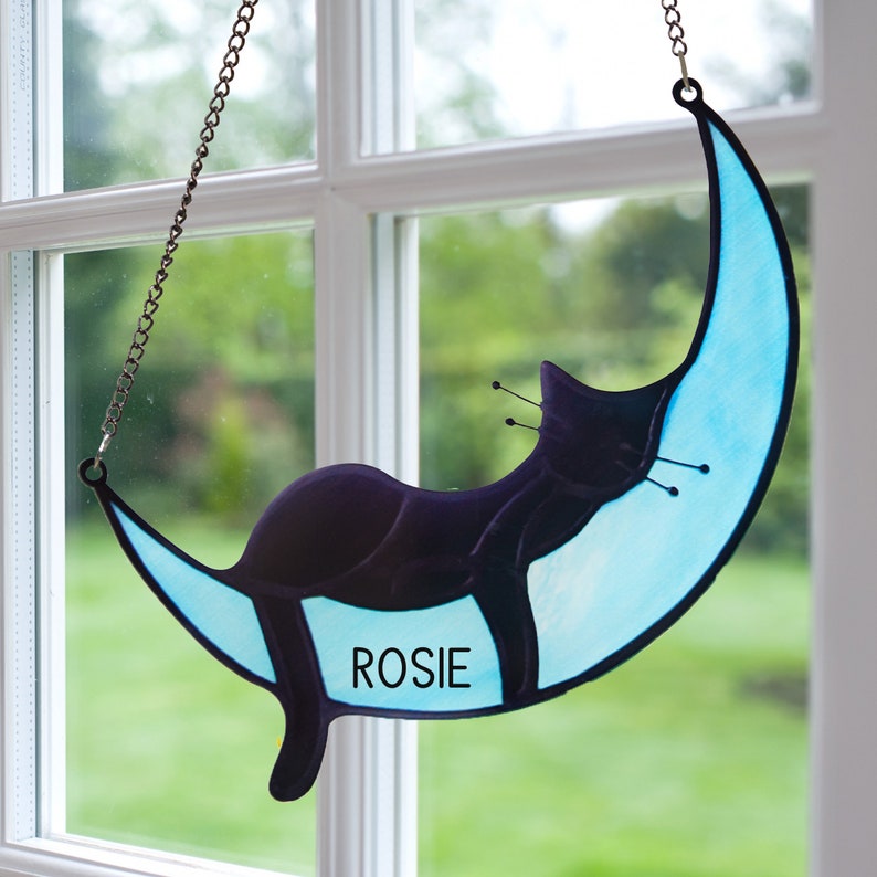 Fenêtres de chat personnalisées à suspendre, chat endormi sur la lune en acrylique, attrape-soleil fabriqués à la main, cadeaux commémoratifs pour chat, décoration de chat. image 5