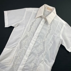 Camisa de cabaña de los años 60 con bolsillos bordados Camisa de playa de vacaciones tropicales