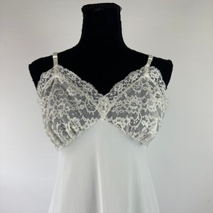 60&#39;s Ivory Lace Trim Dress Slip Vintage