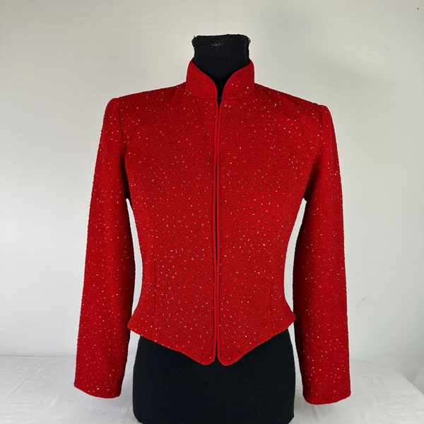 Veste de soirée courte ajustée scintillante rouge glam des années 90 vintage col montant épaules spectaculaires