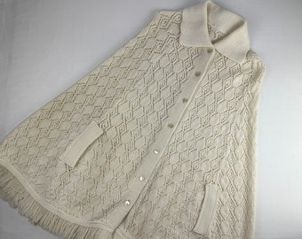 Crème jaren 70 poncho handgebreide gehaakte cape sjaal Vintage Cottage Core Grandma Core