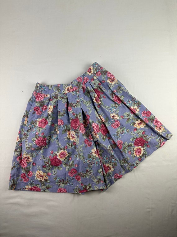 90's Lavender Floral Pleated High Waisted Shorts M