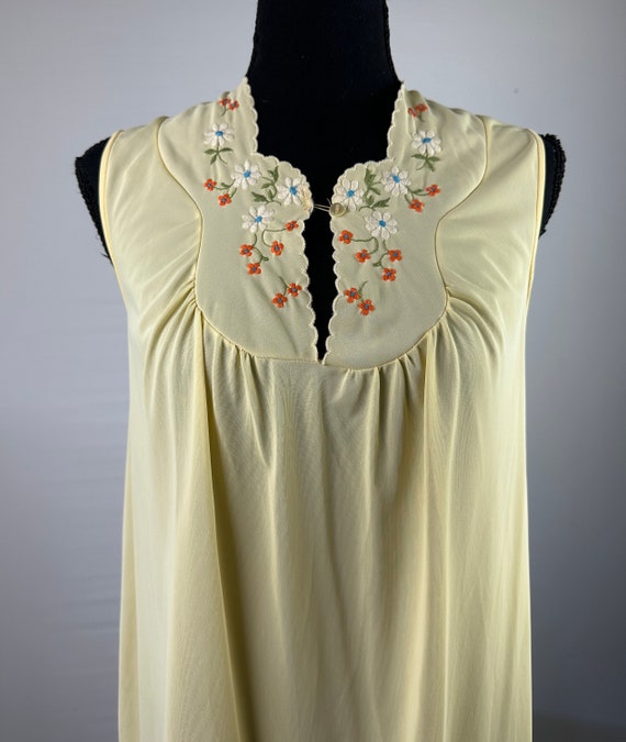 80's Nightgown Robe Set Yellow Embroidered Floral… - image 3