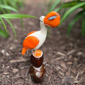 Pájaro pelícano Arte de marfil vegetal、Artesanía hecha a mano、ave pelicano