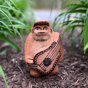 Su nombre es Colón. Artesanías de coco hechas a mano, tallado de coco de la Banda Musical Ecuatoriana