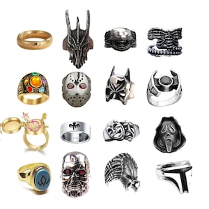 Puede incluir: Una colección de 16 anillos de plata y oro con varios temas de cultura popular y fantasía. Los anillos representan personajes y símbolos de películas, programas de televisión y libros, incluyendo El Señor de los Anillos, Batman, Alien, y más.