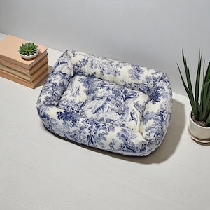 soffa, lyxig hundbädd, Panama bomullstyg, Toile de Jouy-tryck, blå, tvättbar, handgjord, urban livsstil, Italienskt handgjord, kompakt