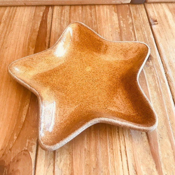 Coupelle forme étoile en grès soucoupe tasse sous tasse bijoux bague poterie artisanale fait main art de la table décoration