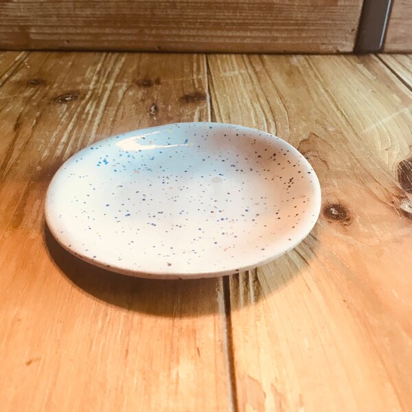 Schotel voor steengoed kopje onder glas klein bord kopje handgemaakt aardewerk keramisch servies
