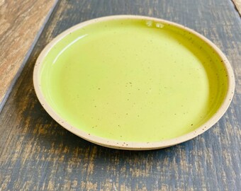 Keramisk desserttallrik med kant, liten platt tallrik, handgjord keramik, porslin, stengods