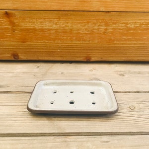 Rechteckige Seifenschale aus Sandstein, Schwammablage, handgefertigtes Keramik-Accessoire für Badezimmer oder Küche