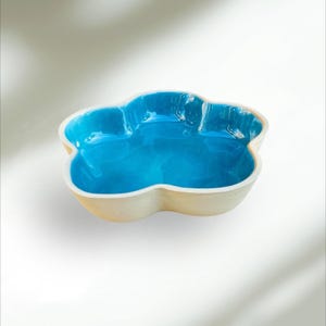 Ceramic flower-shaped dessert plate in stoneware ramekin bowl bowl handmade pottery tableware