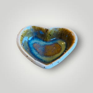 Small heart-shaped ceramic bowl, sauce pot, tea bag rest, jewelry ring, handmade pottery, tableware, stoneware tableware