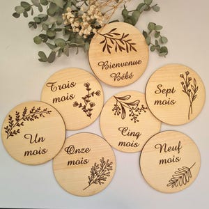 Cartões personalizados de marcos de bebê gravados em madeira - personalizáveis