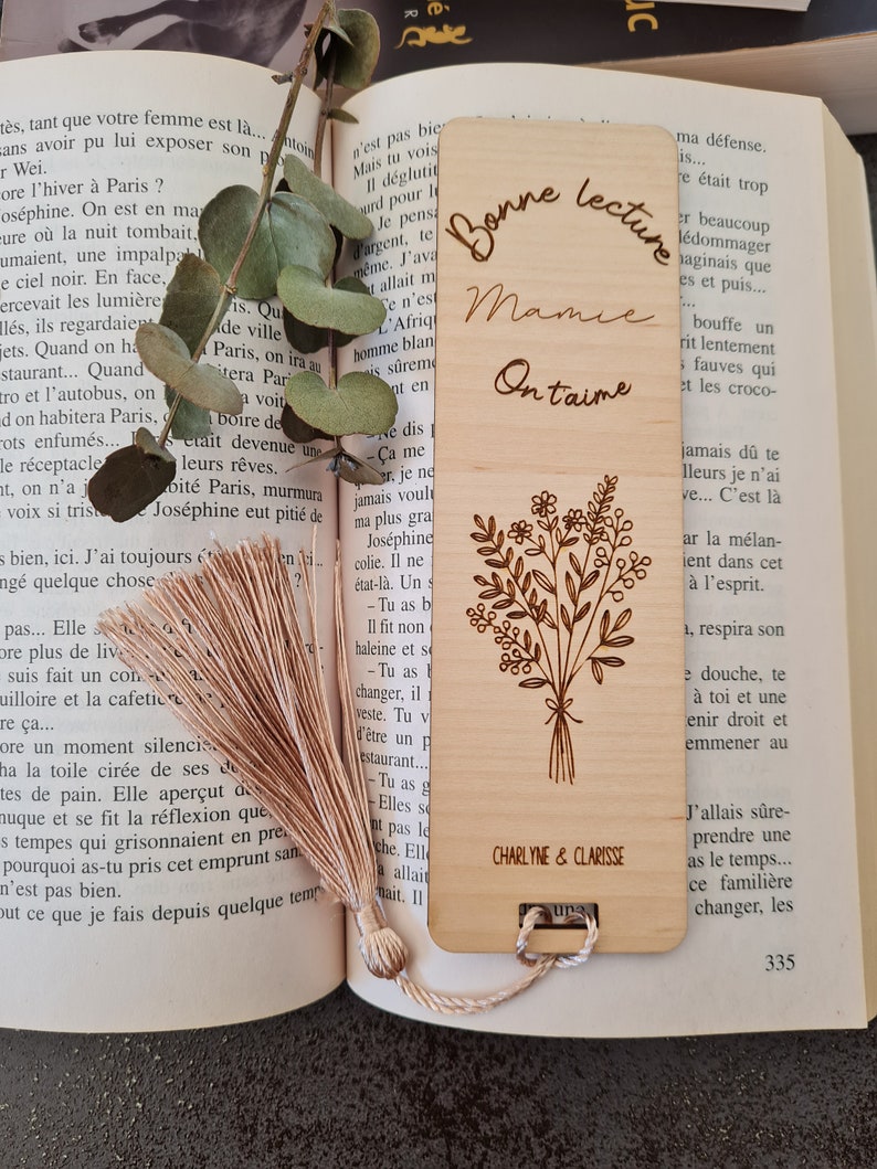 Marcapáginas de madera personalizable imagen 2