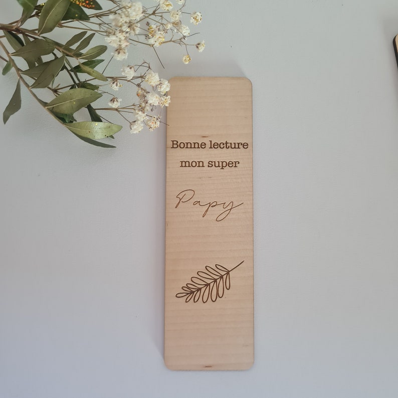 Marcapáginas de madera personalizable imagen 9