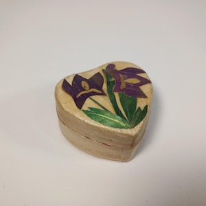 Miniature Wood Heart Trinket Box - Flower Inlay Artwork As-Is-Valentine&#39;s Gift- Vintage Heart Shaped Trinket Box-  Heart Shaped Ring Box
