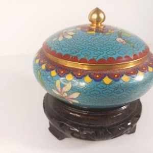 Cloisonné Lidded Trinket Box on Wood Stand- Vintage Cloisonné Powder Box-Chinese Enamel Brass Trinket Box- Unique Gift- Covered Enameled Jar