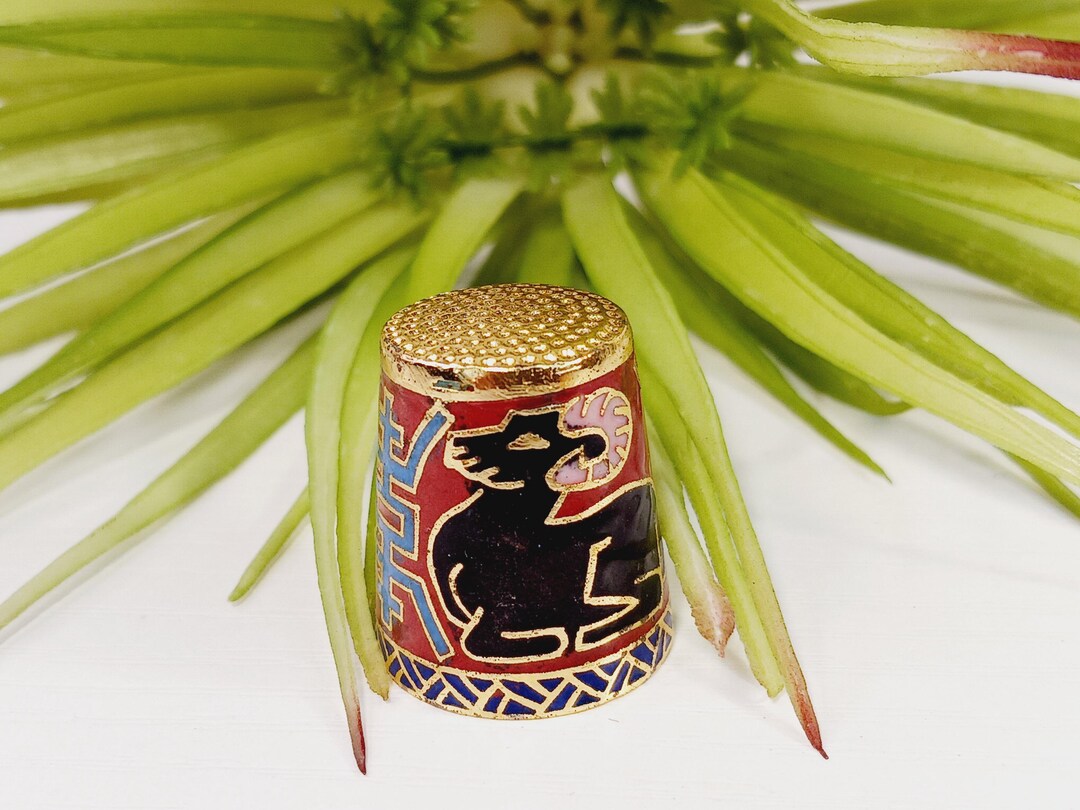 Cloisonné Thimble – Red Enamel With Black Ram Design – 1