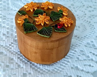 Quilled Flower Top Lidded Hinged Wooden Trinket Box