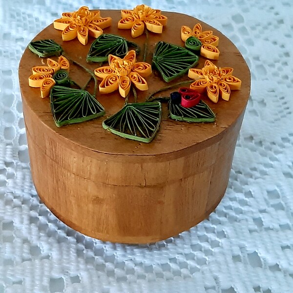 Quilled Flower Top Lidded Hinged Wooden Trinket Box