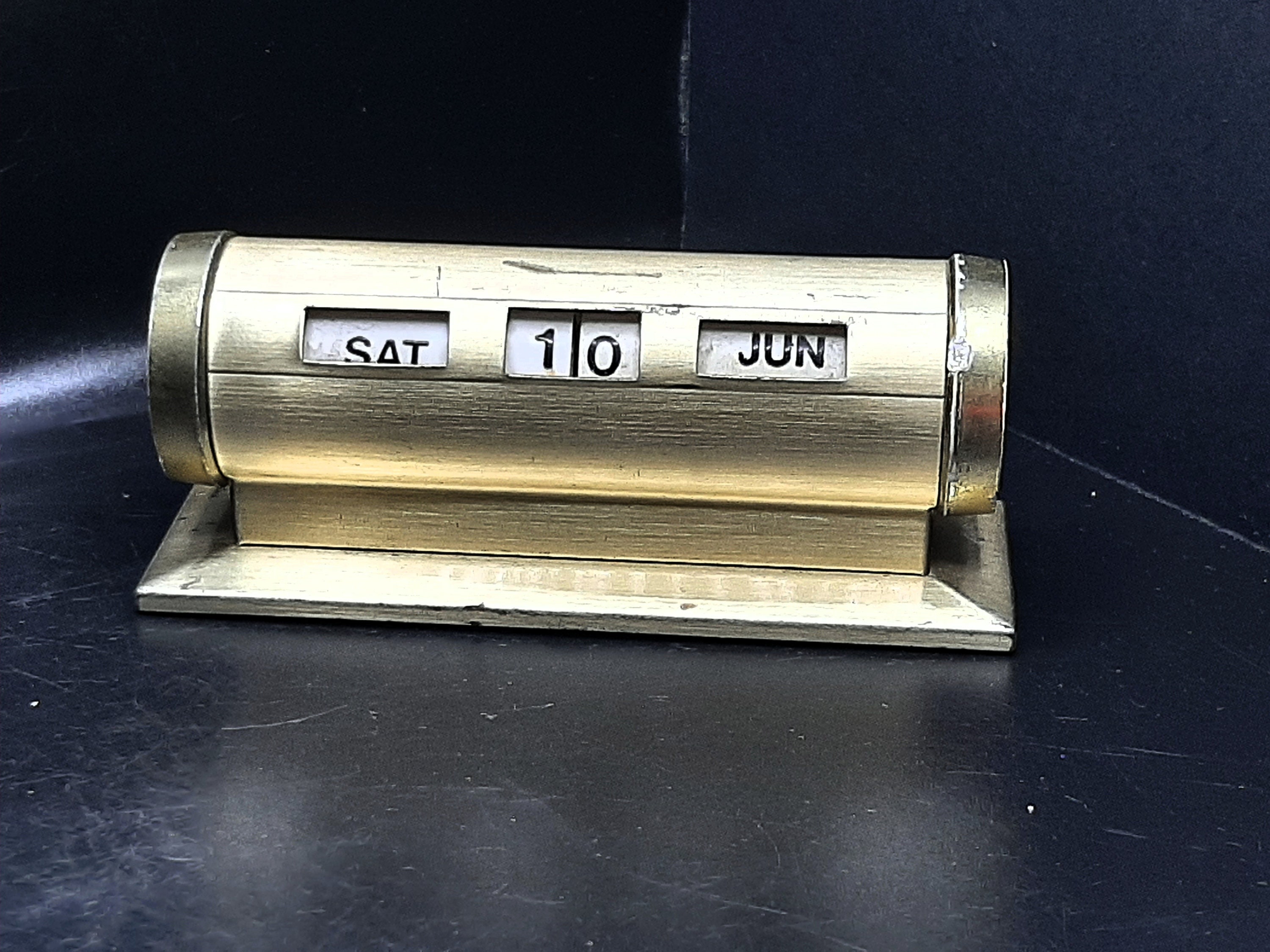 exquisite-vintage-gold-tone-metal-perpetual-desk-calendar-functional