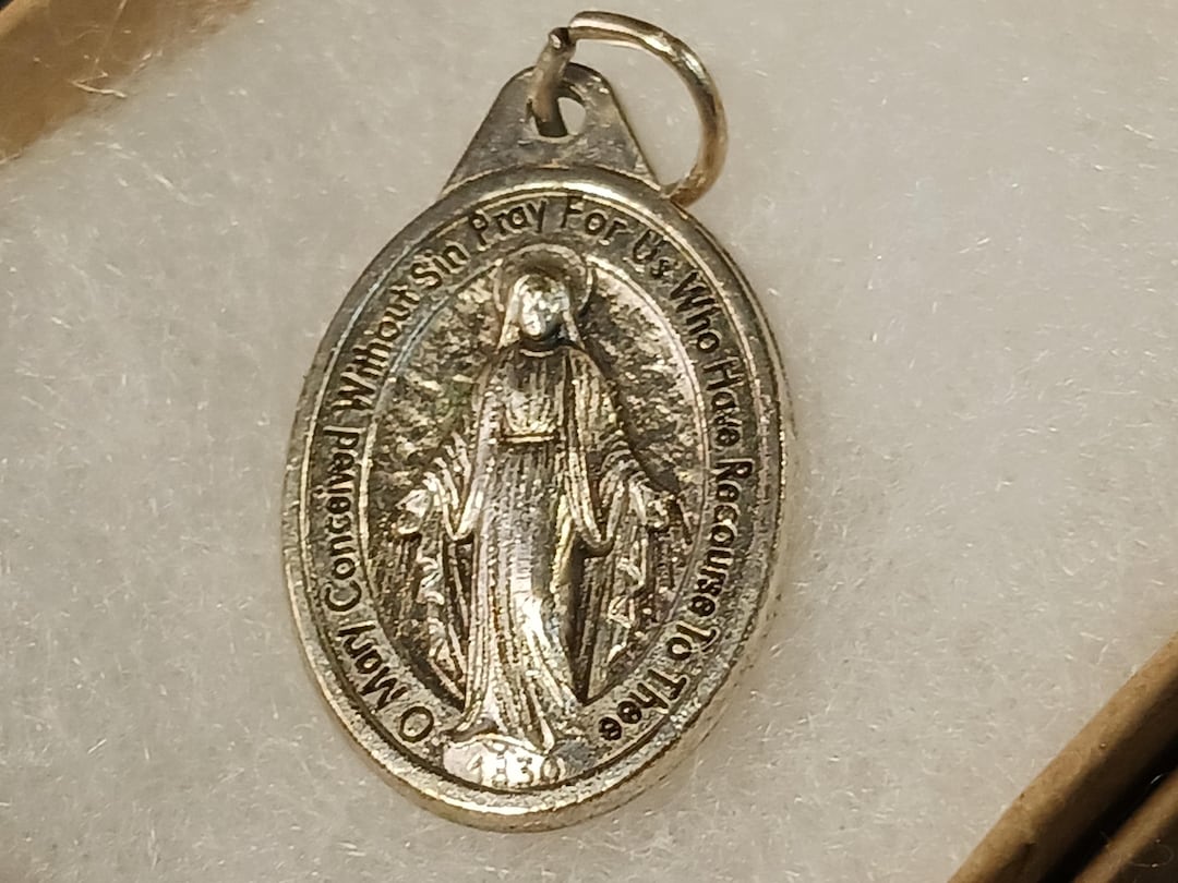 Vintage 1830 Miraculous Medal – Virgin Mary Silver Tone Catholic Medal ...