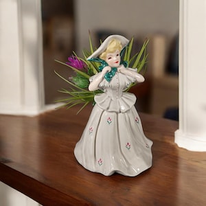 Vintage Florence Ceramics "Peg" Figurine – Gray Dress, Green Ribbon Bonnet