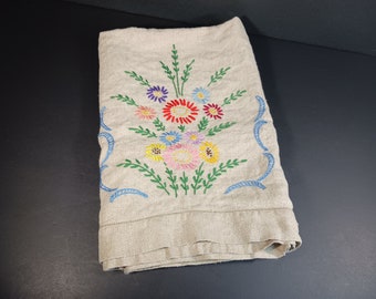 Vintage Embroidered Dish Towel - Vintage Embroidered Floral Tea Towel  - Housewarming Gift- Unique Gift