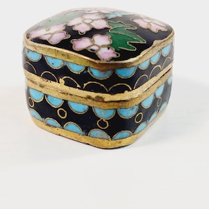 Cloisonné Enamel Pill Box- Trinket Box-Vintage Trinket Dish- Lidded Trinket Box-  Floral Design Chinoiserie Decor- Gift forHer- AS-IS