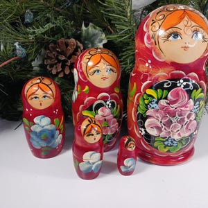Wooden Matrushka Nesting Dolls Set of 5- Signed- Hand Painted Russian Dolls -Vintage Matryoshka Dolls- Unique Gift- 1 Hard to close- AS-IS