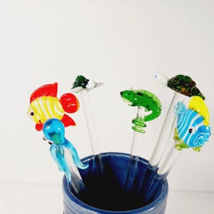 Set of 6 Assorted Art Glass Swizzle Sticks – Lizard, Angelfish, Octopus and Turtles Toppers – Handcrafted Cocktail Stirrers – Barware Decor