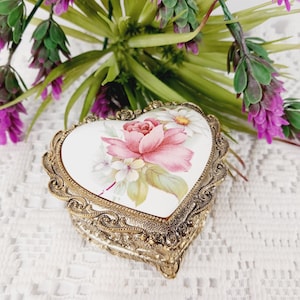 Heart Shaped Rose Design Music Jewelry Box – &quot;Feelings&quot;- Gift for Her- Romantic Gift- Trinket Box- Metal Ring Box- Unique Gift