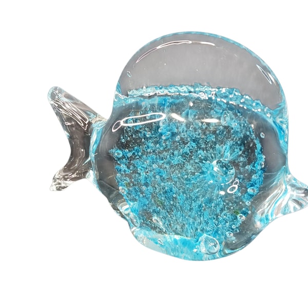 Figura de pez globo de cristal azul estilo Murano. Escultura de animal marino soplado a mano. Decoración costera de mediados de siglo. Objeto de colección de cristal vintage.