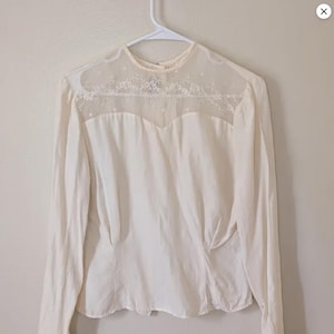 1940s XS 32 Elegant Cream Embroidered Women&#39;s Top Vintage