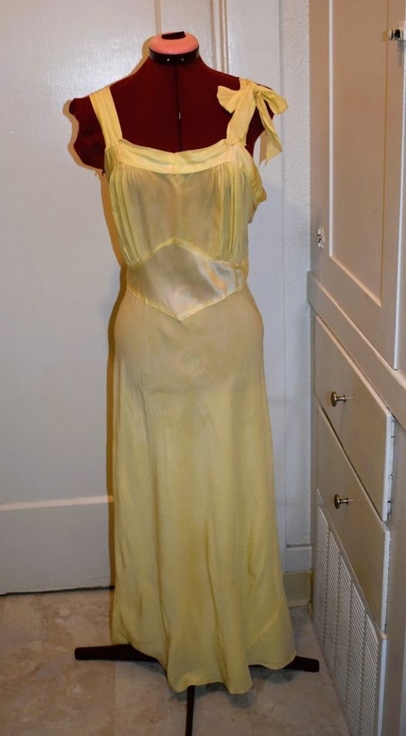 L/ 40 Rayon Butter Yellow 1940s Vintage Nightgown 
