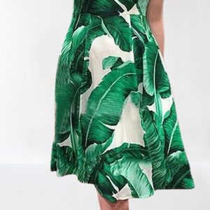 Tessuto di raso di seta elasticizzato con stampa a foglia di banana, per abiti da donna e bambini, in raso di seta per il tuo abito dal design unico.