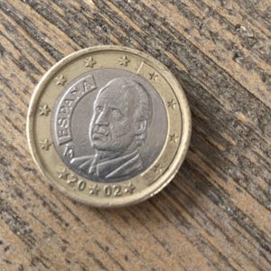 Spanische Münze für 1 Euro aus dem Jahr 2002